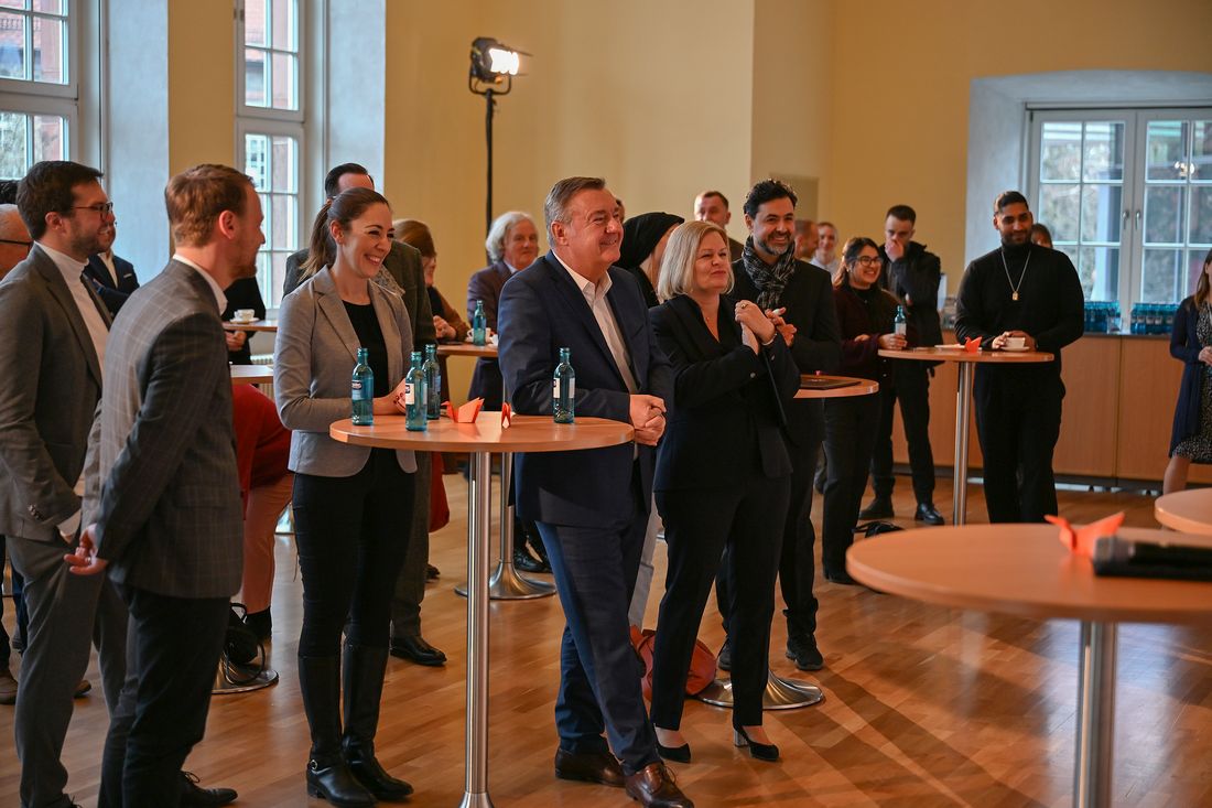 bauschuldhausdemohu az4