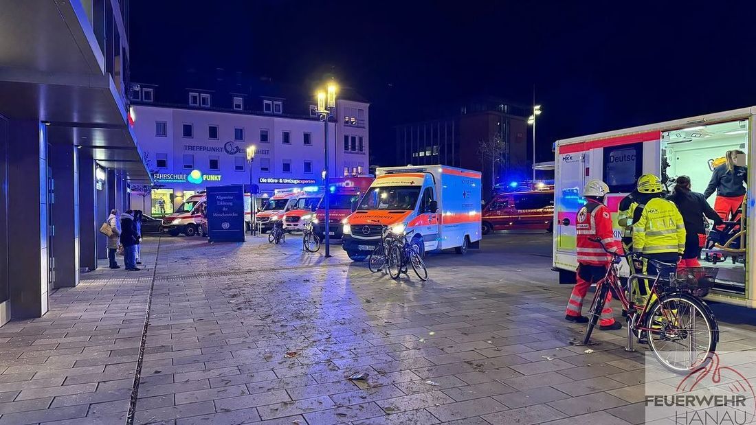 Großeinsatz in Hanau: Beißender Geruch im Kulturforum
