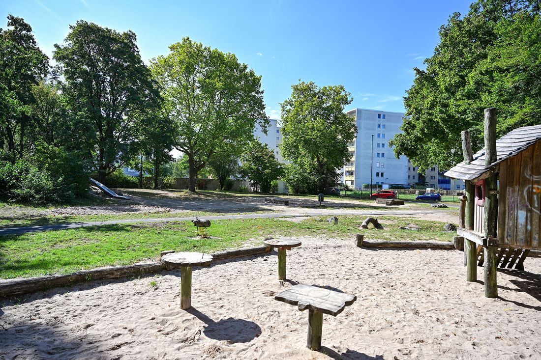 dresdnerstrasspielpl az