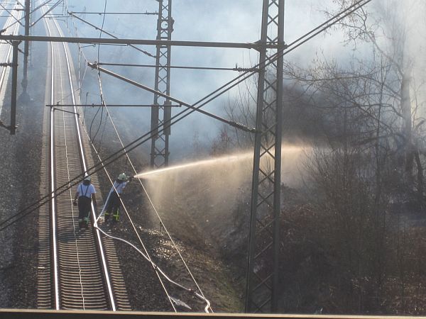 feuer bahngleise1