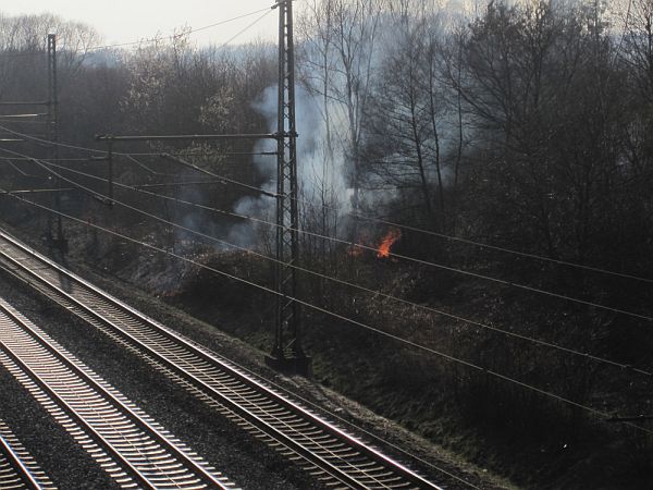 feuer bahngleise16