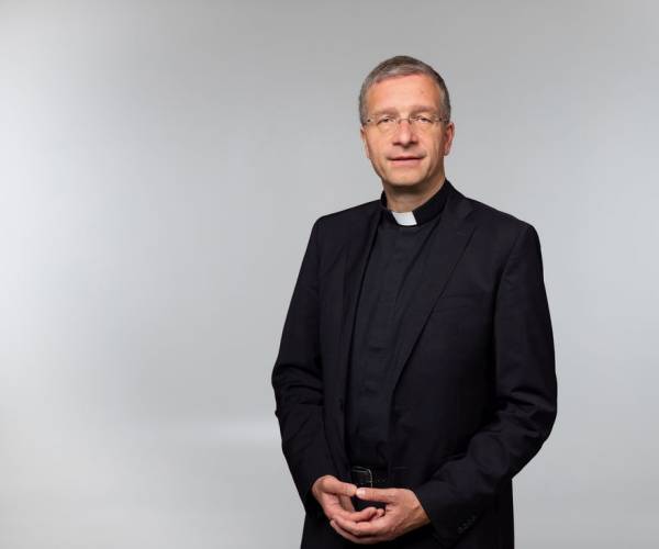 Bischof Gerber verbringt drei Tage in Pfarrei St. Raphael