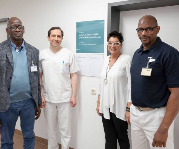 Senegalesischer Chirurg hospitierte in Main-Kinzig-Kliniken