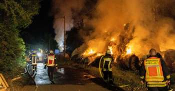 Wächtersbach: 600 Heuballen und ein Auto brennen