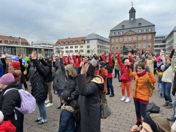 ONE BILLION RISING: Tanz gegen Gewalt an Frauen in Hanau