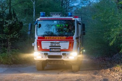Waldbrand – Hubschrauber ortet Flammen aus der Luft