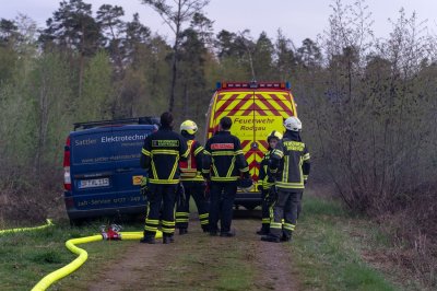 Waldbrand – Hubschrauber ortet Flammen aus der Luft