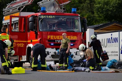 Dunkler Rauch – Defekter Kühlschrank löst Wohnungsbrand aus – Wohnung unbewohnbar – 50 Kräfte im Einsatz