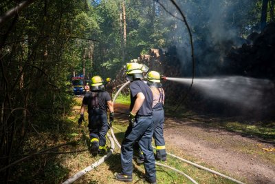 Brennender Holzpolter sorgt für größeren Einsatz