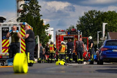Dunkler Rauch – Defekter Kühlschrank löst Wohnungsbrand aus – Wohnung unbewohnbar – 50 Kräfte im Einsatz