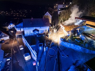Garage auf Bauernhof in Vollbrand
