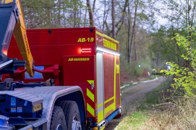 Waldbrand – Hubschrauber ortet Flammen aus der Luft