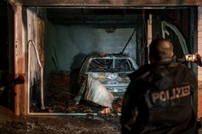 Garage auf Bauernhof in Vollbrand