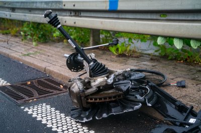 Totalschaden nach Aquaplaning – Fahrer (41) in Klinik