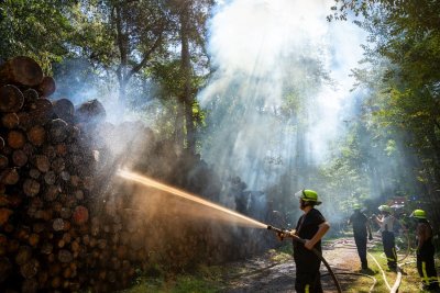Brennender Holzpolter sorgt für größeren Einsatz