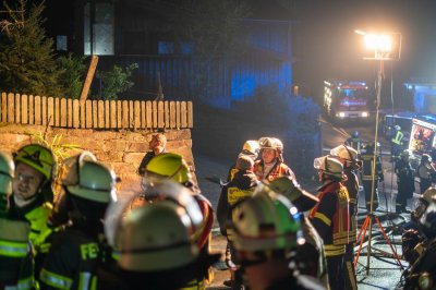 Garage auf Bauernhof in Vollbrand