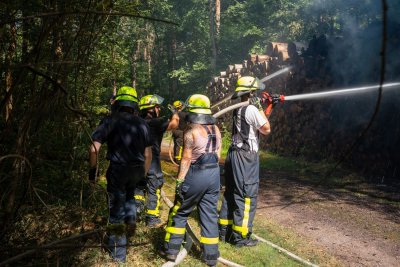 Brennender Holzpolter sorgt für größeren Einsatz