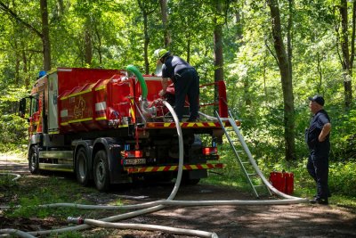 Brennender Holzpolter sorgt für größeren Einsatz