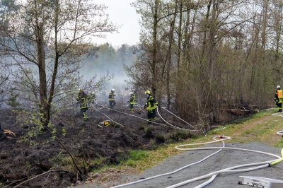 Waldbrand – Hubschrauber ortet Flammen aus der Luft