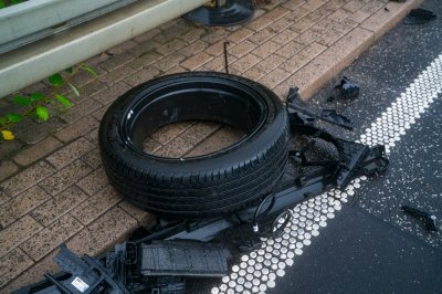 Totalschaden nach Aquaplaning – Fahrer (41) in Klinik