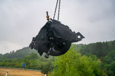 Totalschaden nach Aquaplaning – Fahrer (41) in Klinik