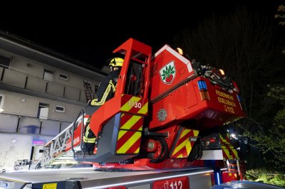 Brand in Übergangswohnheim – 3 Personen gerettet – Wohnhaus unbewohnbar