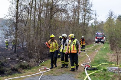 Waldbrand – Hubschrauber ortet Flammen aus der Luft