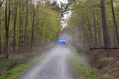 Waldbrand – Hubschrauber ortet Flammen aus der Luft