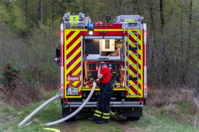 Waldbrand – Hubschrauber ortet Flammen aus der Luft