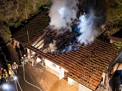Garage auf Bauernhof in Vollbrand