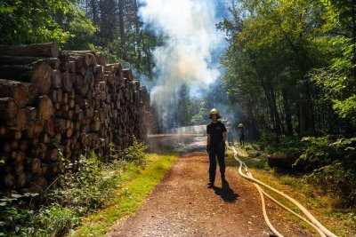 Brennender Holzpolter sorgt für größeren Einsatz