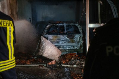 Garage auf Bauernhof in Vollbrand