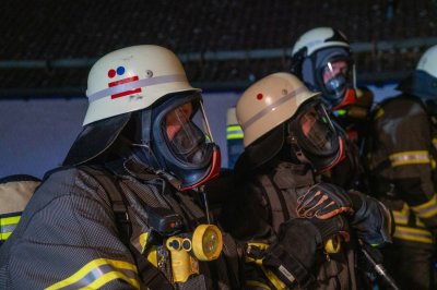Garage auf Bauernhof in Vollbrand