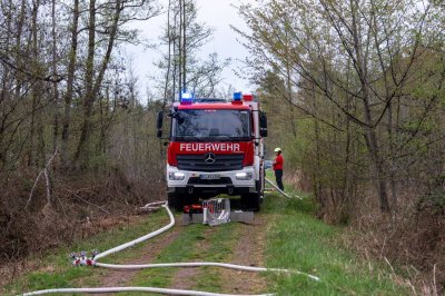 Waldbrand – Hubschrauber ortet Flammen aus der Luft