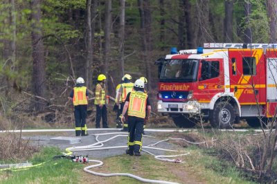 Waldbrand – Hubschrauber ortet Flammen aus der Luft