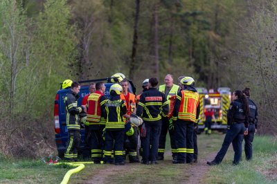 Waldbrand – Hubschrauber ortet Flammen aus der Luft