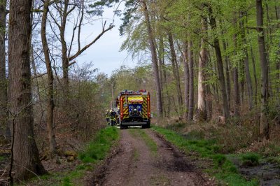 Waldbrand – Hubschrauber ortet Flammen aus der Luft