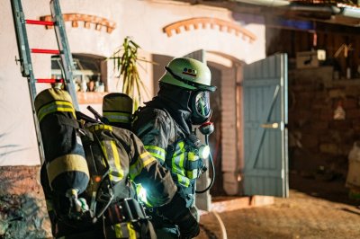 Garage auf Bauernhof in Vollbrand