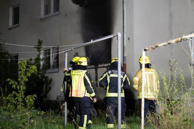 Brand in Übergangswohnheim – 3 Personen gerettet – Wohnhaus unbewohnbar